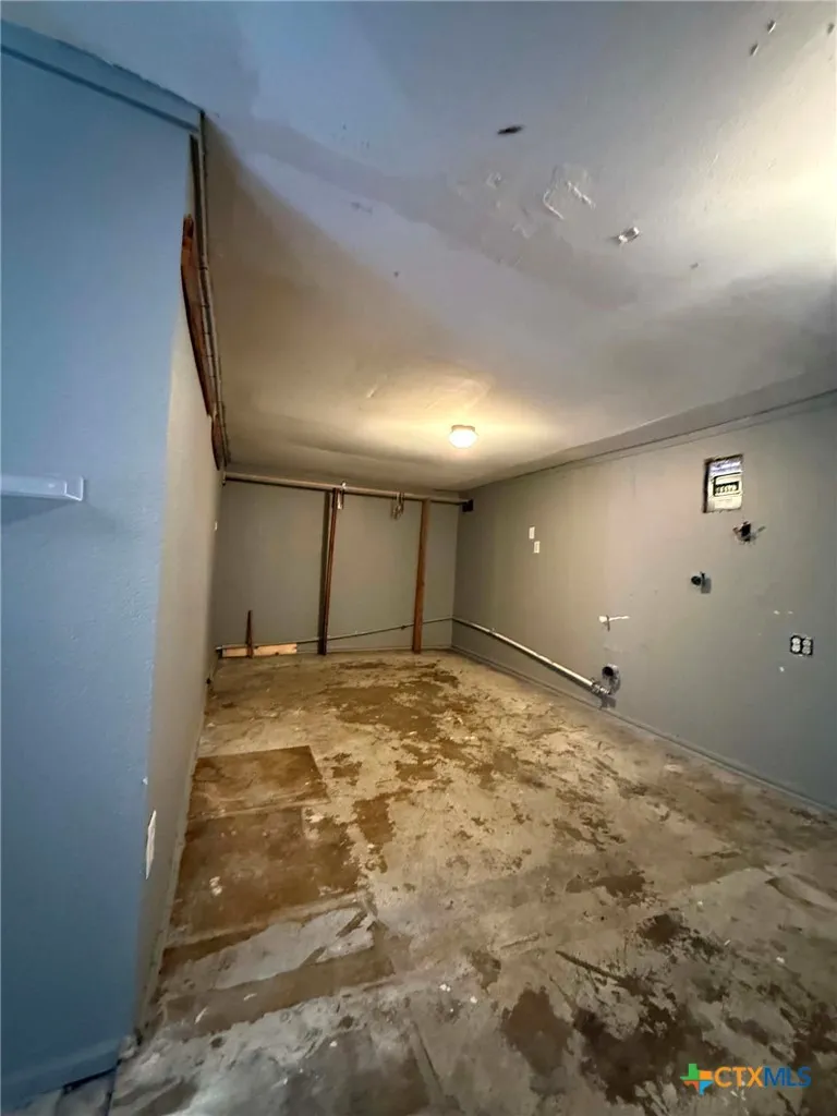 206 W Avenue B Lampasas, TX 76550