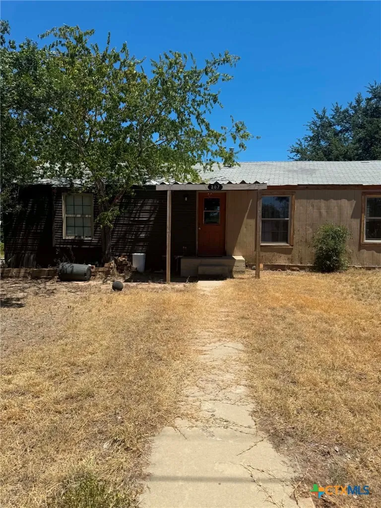 207 Broad Street Lampasas, TX 76550