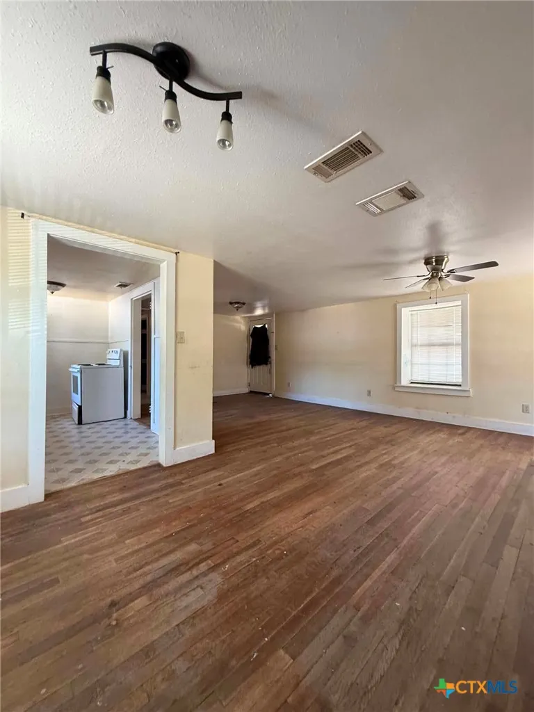 207 Broad Street Lampasas, TX 76550