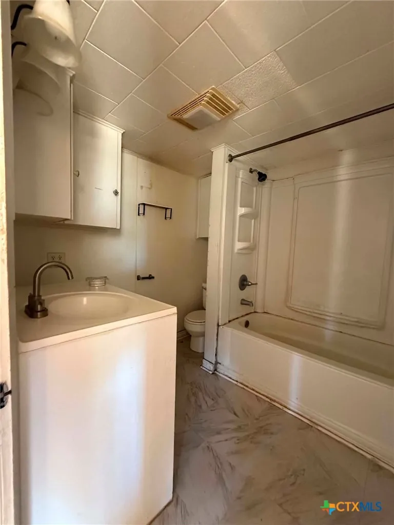 207 Broad Street Lampasas, TX 76550