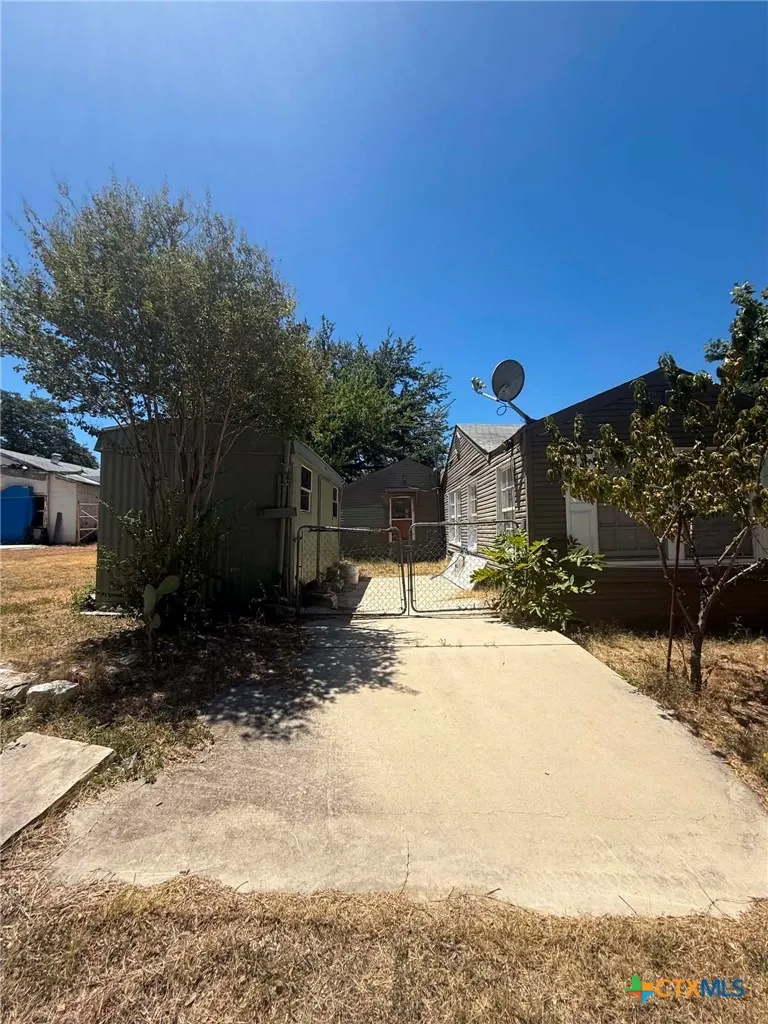 207 Broad Street Lampasas, TX 76550