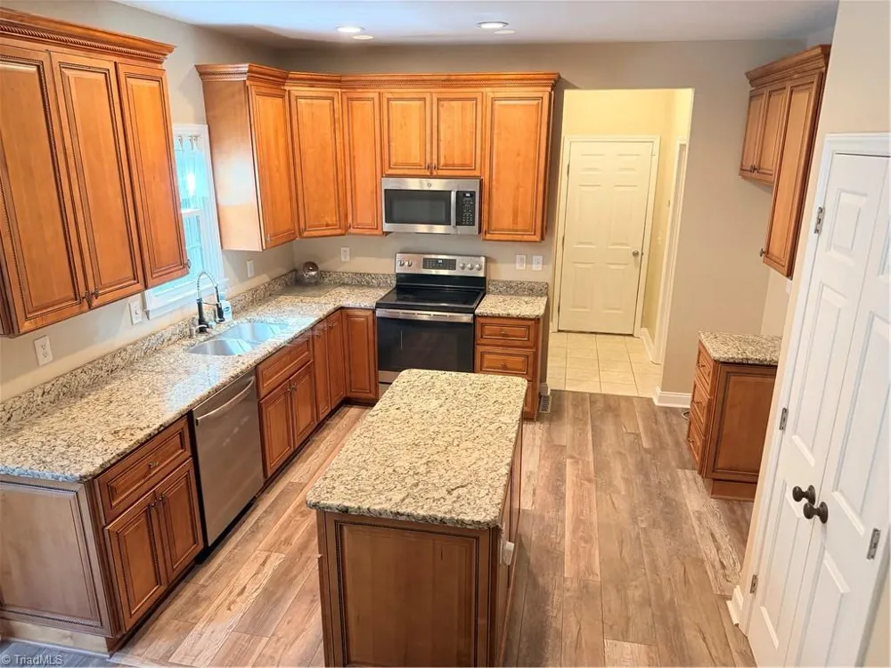 7605 Keating Drive Stokesdale, NC 27310