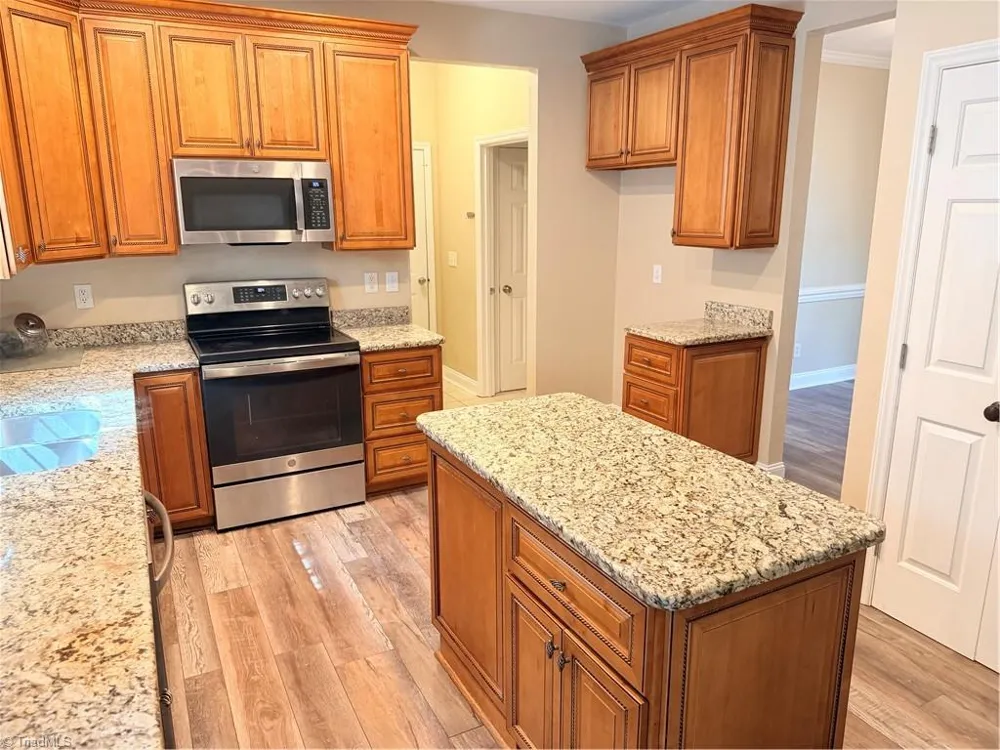 7605 Keating Drive Stokesdale, NC 27310
