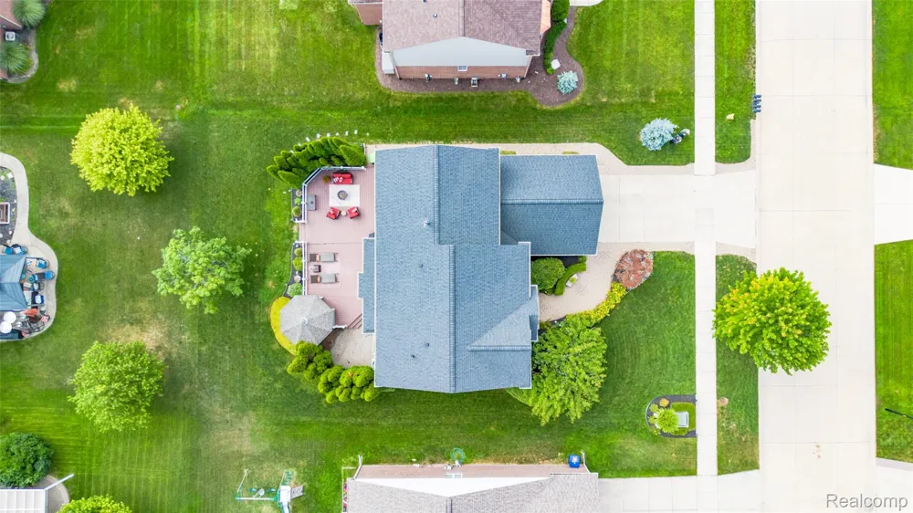 48806 Michaywe Drive Macomb Township, MI 48044