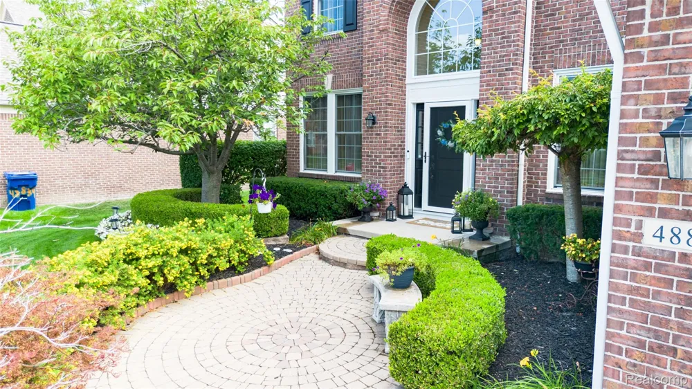 48806 Michaywe Drive Macomb Township, MI 48044