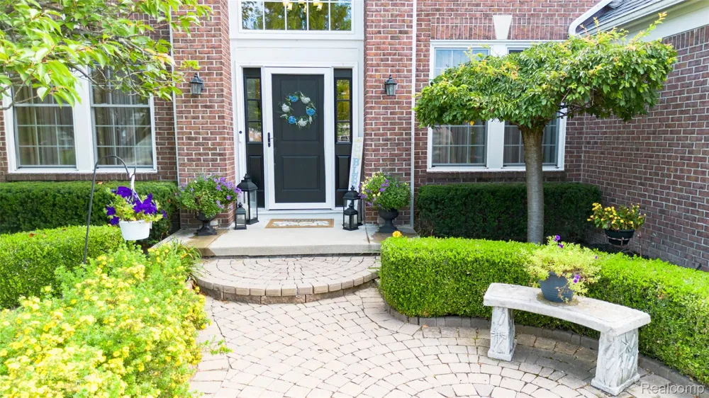 48806 Michaywe Drive Macomb Township, MI 48044