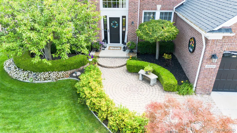 48806 Michaywe Drive Macomb Township, MI 48044