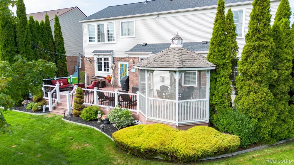 48806 Michaywe Drive Macomb Township, MI 48044