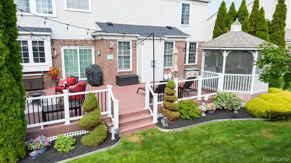 48806 Michaywe Drive Macomb Township, MI 48044