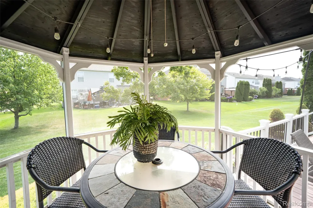 48806 Michaywe Drive Macomb Township, MI 48044