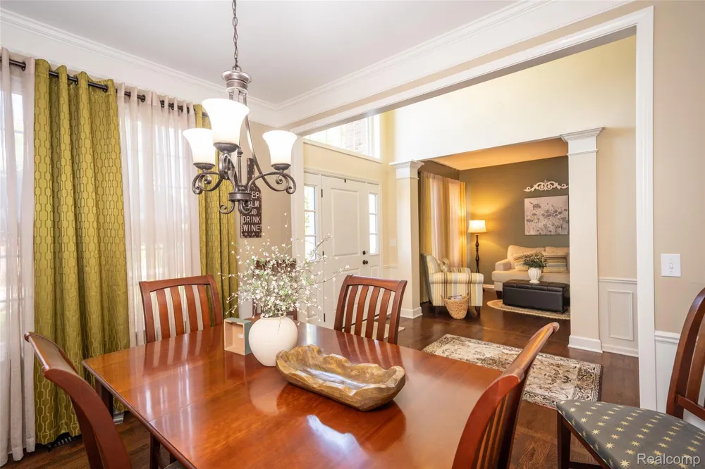 48806 Michaywe Drive Macomb Township, MI 48044