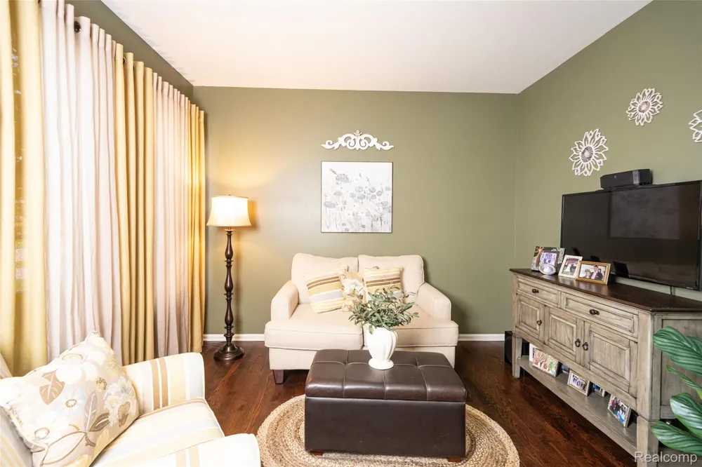 48806 Michaywe Drive Macomb Township, MI 48044