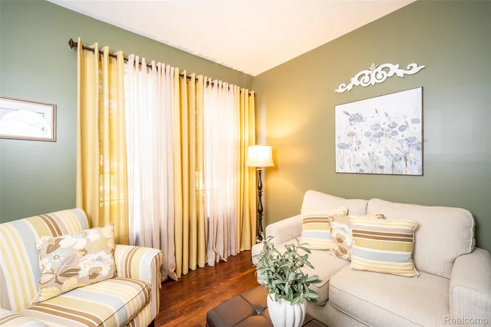 48806 Michaywe Drive Macomb Township, MI 48044