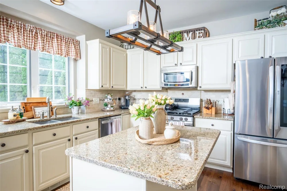 48806 Michaywe Drive Macomb Township, MI 48044