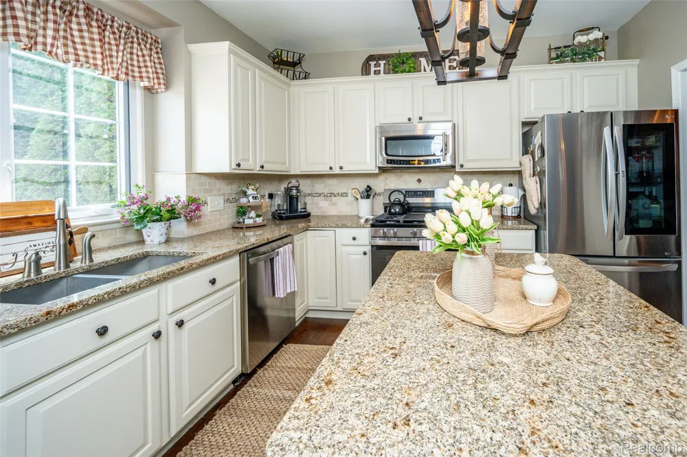 48806 Michaywe Drive Macomb Township, MI 48044