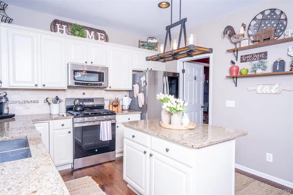 48806 Michaywe Drive Macomb Township, MI 48044