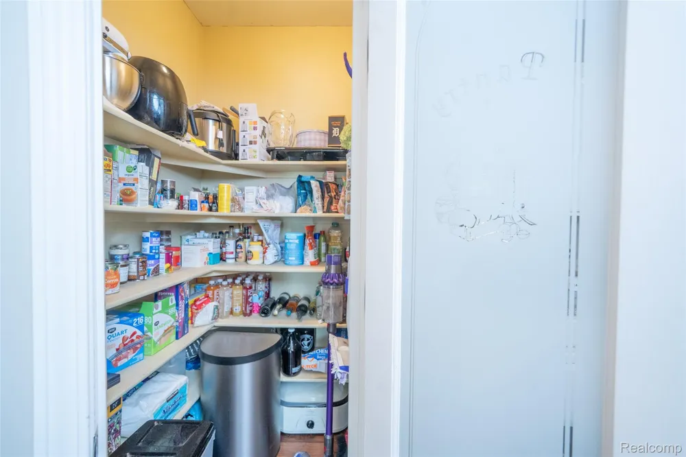 48806 Michaywe Drive Macomb Township, MI 48044