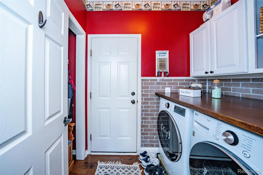48806 Michaywe Drive Macomb Township, MI 48044