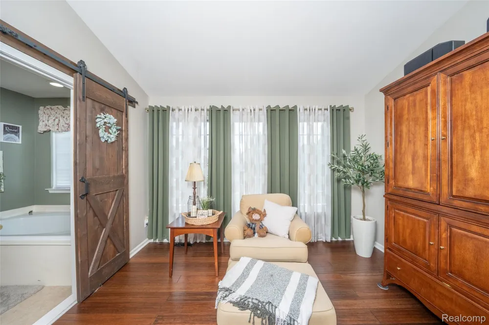 48806 Michaywe Drive Macomb Township, MI 48044