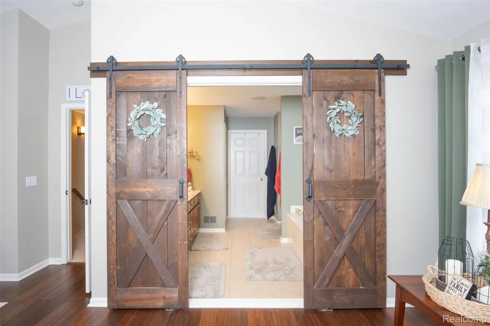 48806 Michaywe Drive Macomb Township, MI 48044