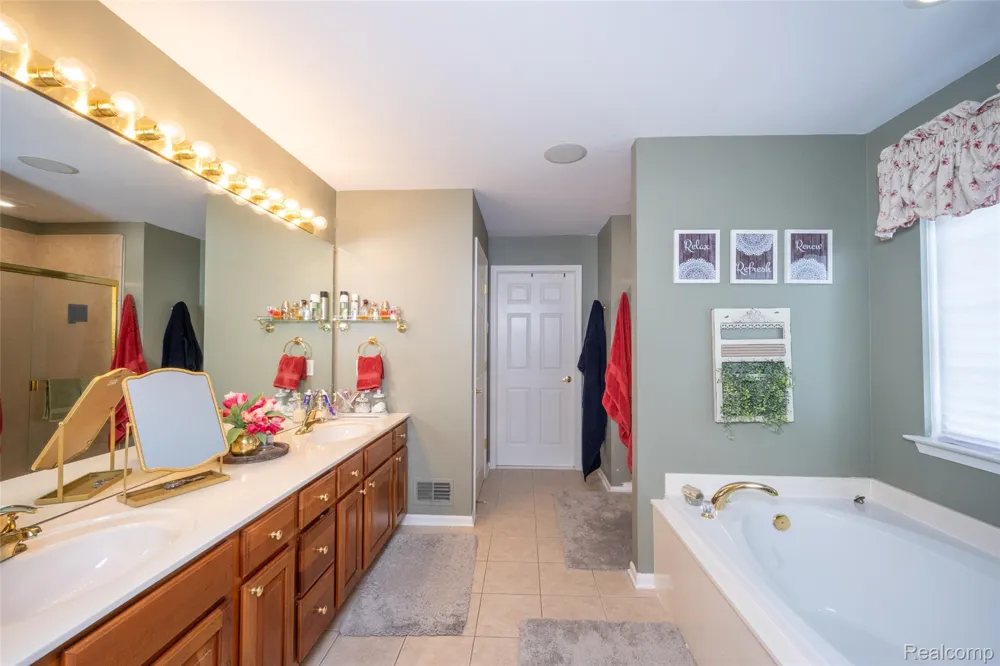 48806 Michaywe Drive Macomb Township, MI 48044