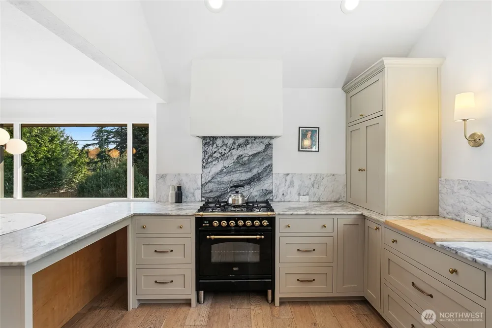 30005 21st Avenue SW Federal Way, WA 98023