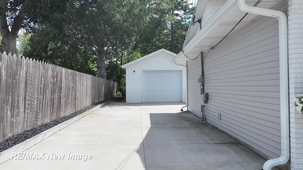 8195 Area Drive Thomas Township, MI 48609