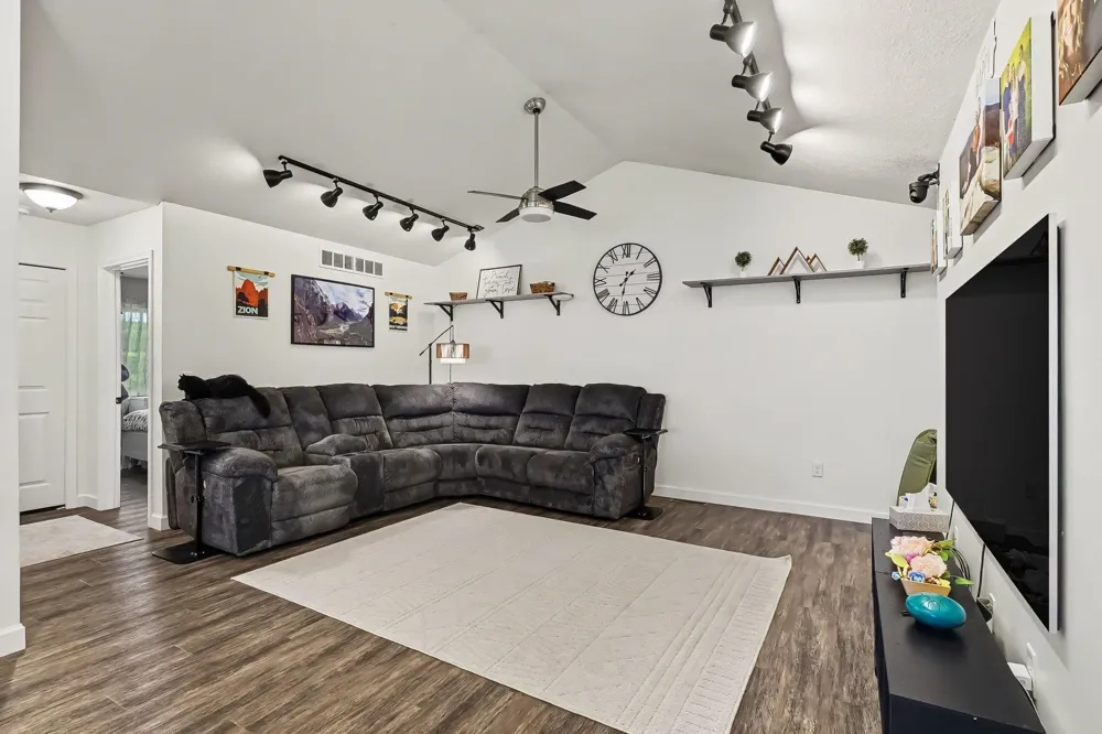 1013 Sweeney Street Mt Pleasant City, MI 48858