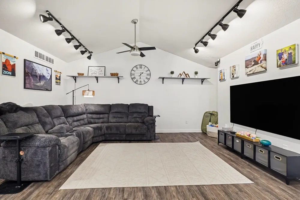 1013 Sweeney Street Mt Pleasant City, MI 48858