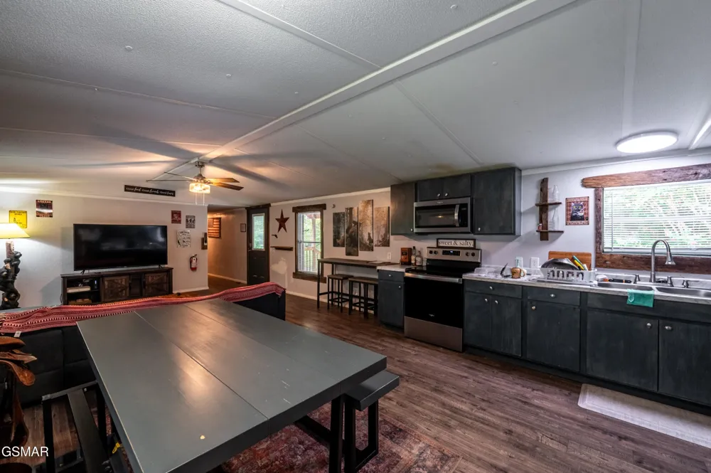 4129 Manis Hollow Road Gatlinburg, TN 37738