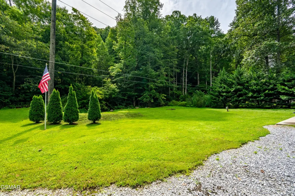 4129 Manis Hollow Road Gatlinburg, TN 37738