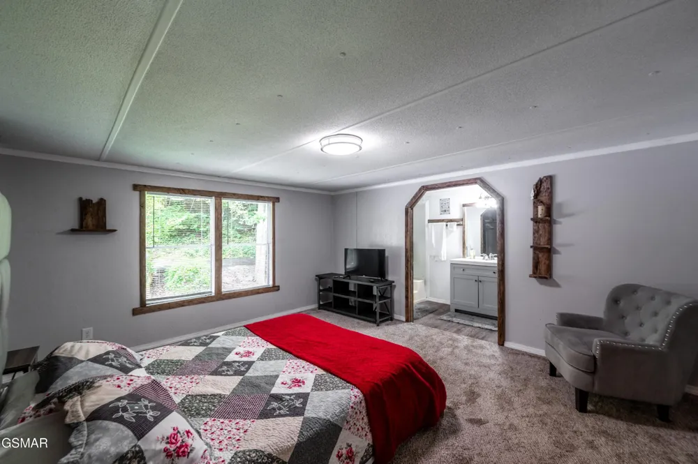4129 Manis Hollow Road Gatlinburg, TN 37738