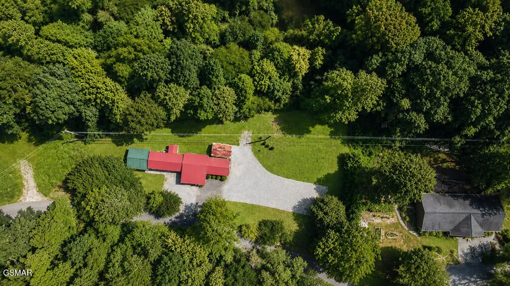 4129 Manis Hollow Road Gatlinburg, TN 37738