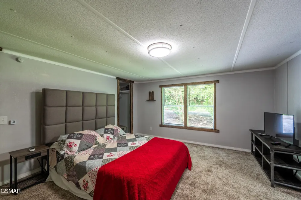 4129 Manis Hollow Road Gatlinburg, TN 37738