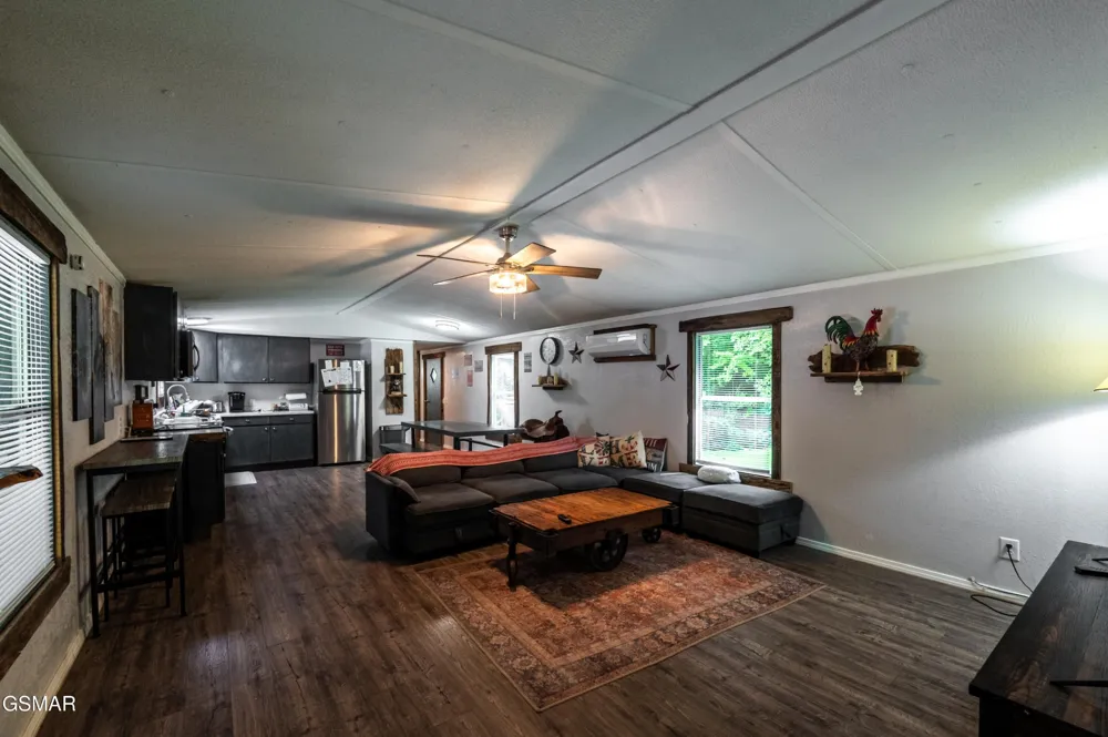 4129 Manis Hollow Road Gatlinburg, TN 37738