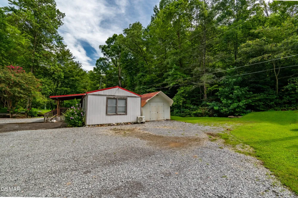 4129 Manis Hollow Road Gatlinburg, TN 37738