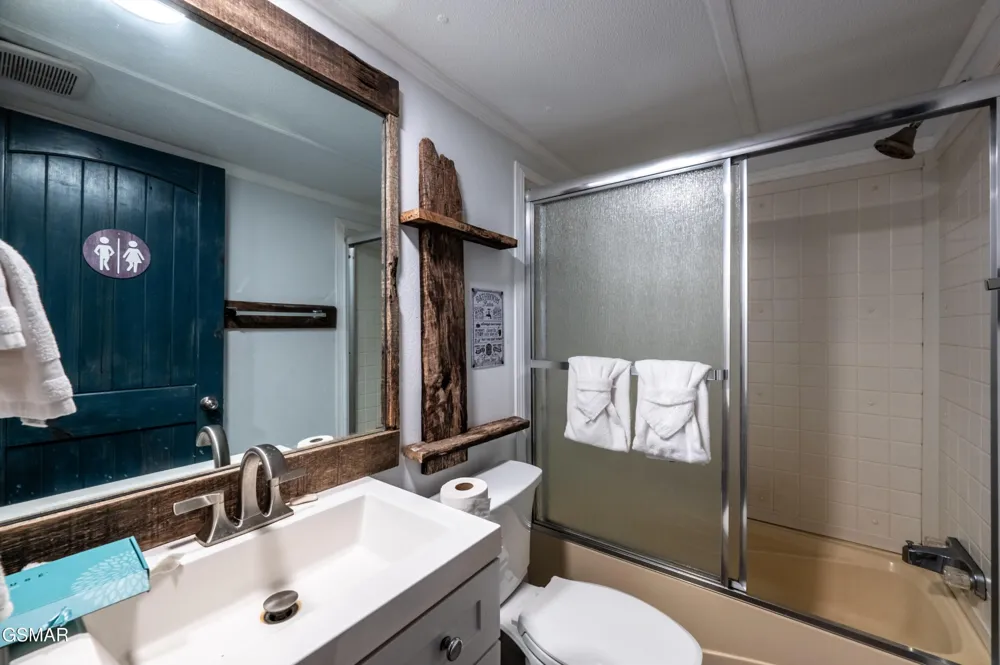 4129 Manis Hollow Road Gatlinburg, TN 37738