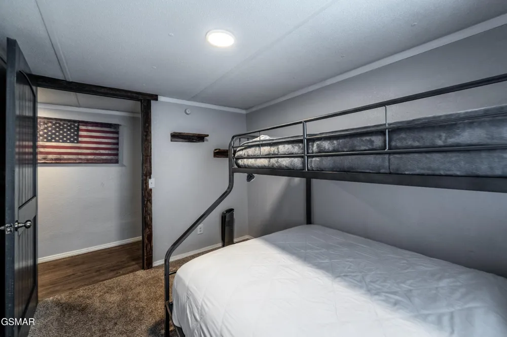 4129 Manis Hollow Road Gatlinburg, TN 37738