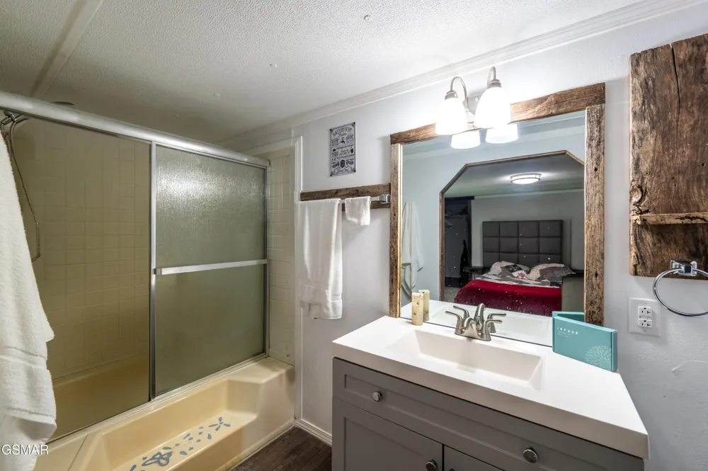 4129 Manis Hollow Road Gatlinburg, TN 37738