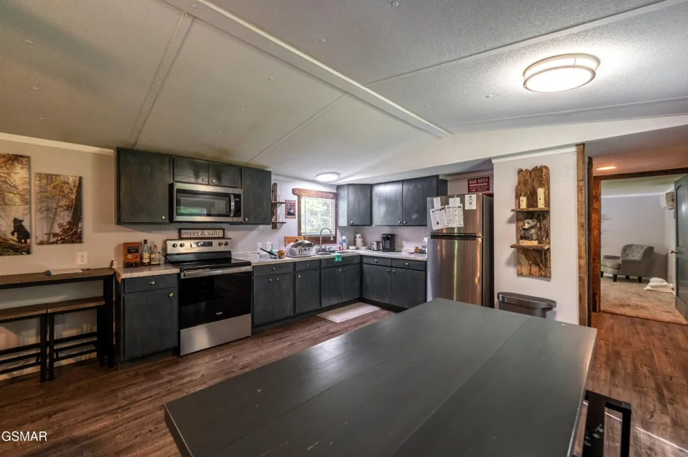 4129 Manis Hollow Road Gatlinburg, TN 37738