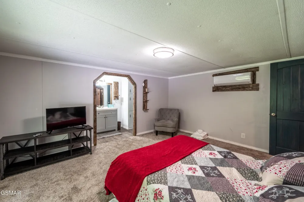 4129 Manis Hollow Road Gatlinburg, TN 37738