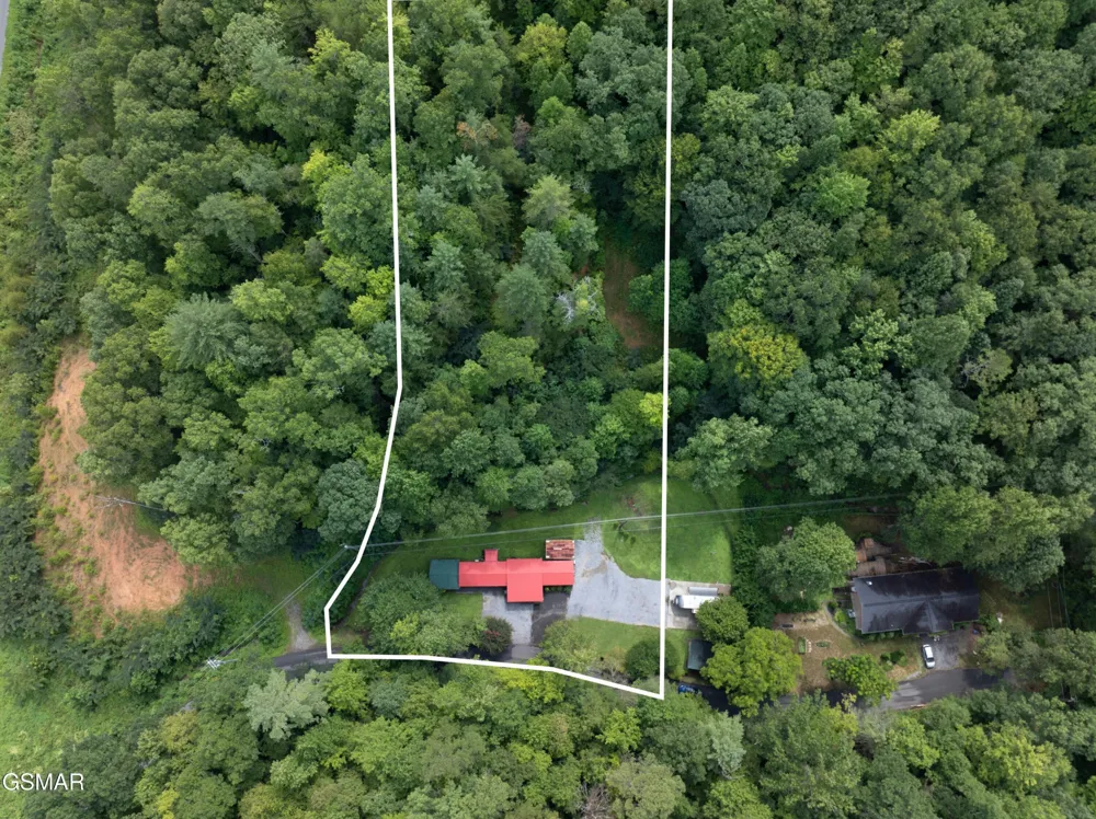 4129 Manis Hollow Road Gatlinburg, TN 37738