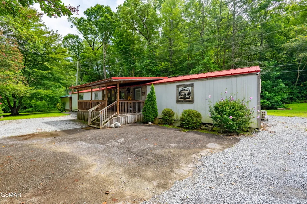 4129 Manis Hollow Road Gatlinburg, TN 37738