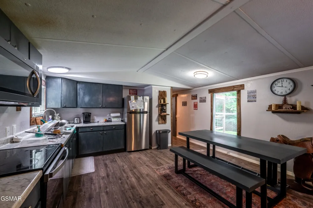 4129 Manis Hollow Road Gatlinburg, TN 37738