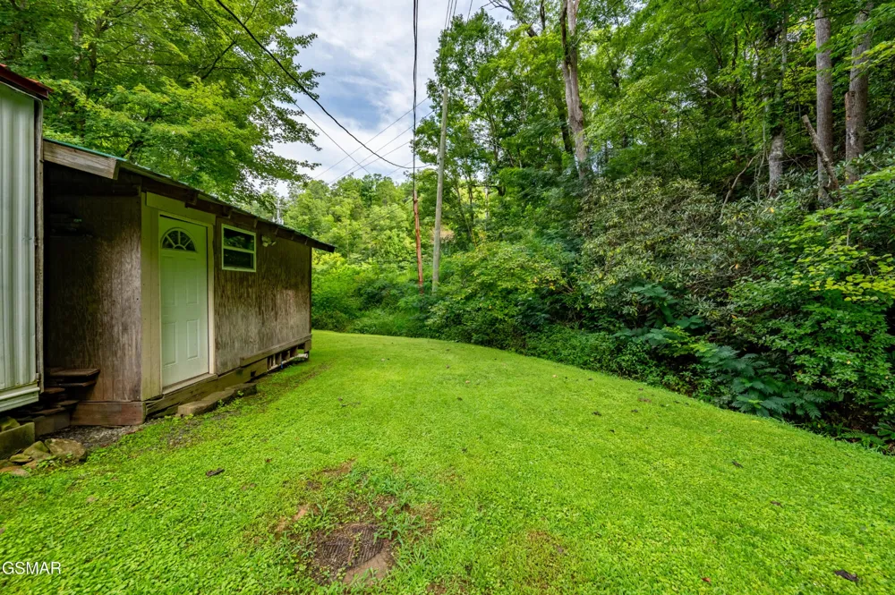 4129 Manis Hollow Road Gatlinburg, TN 37738