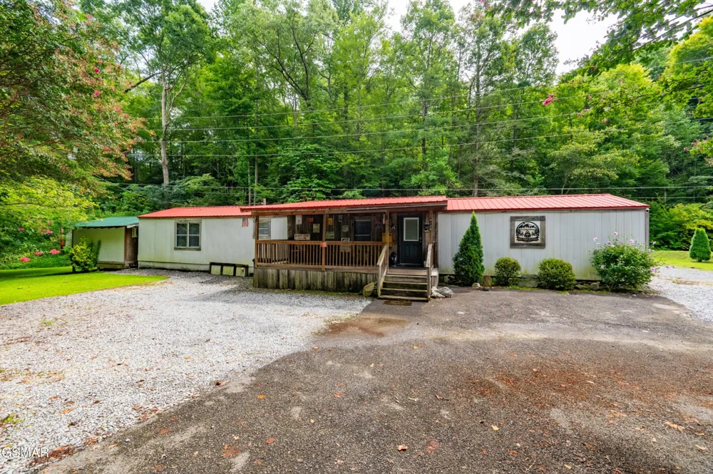 4129 Manis Hollow Road Gatlinburg, TN 37738