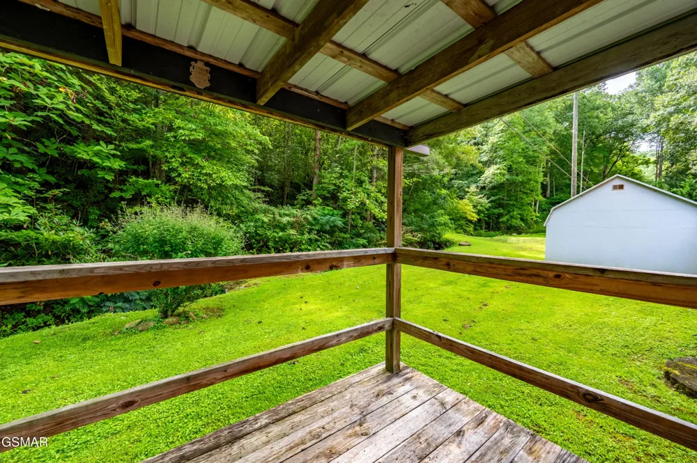 4129 Manis Hollow Road Gatlinburg, TN 37738