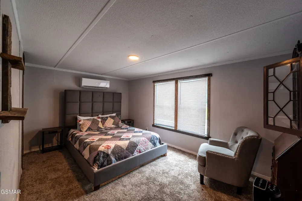 4129 Manis Hollow Road Gatlinburg, TN 37738