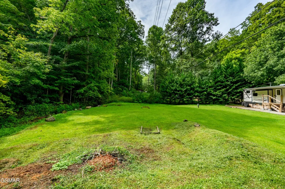 4129 Manis Hollow Road Gatlinburg, TN 37738