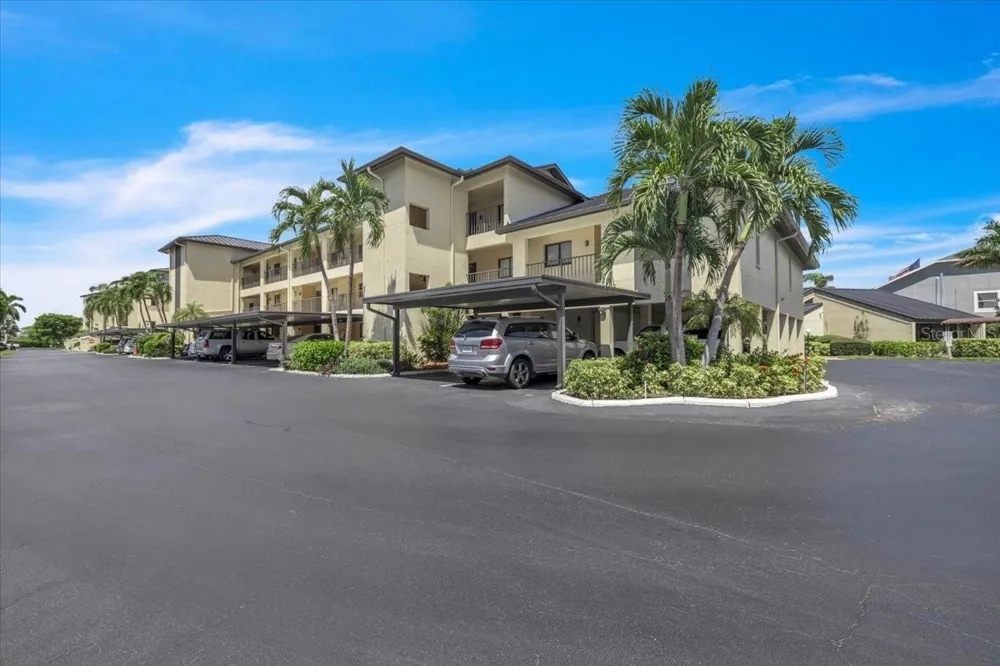 4719 SE 17TH PLACE #105 Cape Coral, FL 33904